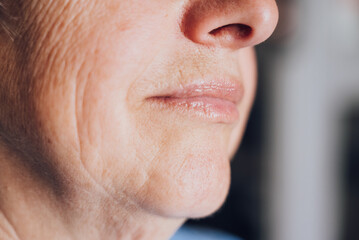 Obraz premium an elderly woman in a blue blouse