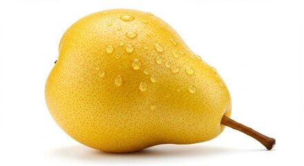 Delicada pera amarilla vibrante con gotas de agua brillando por luz de estudio pura destaca su frescura natural