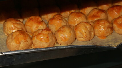  cooking nastar put raw nastar in a small tiny oven with broken oven tray indonesian traditional pastry snack