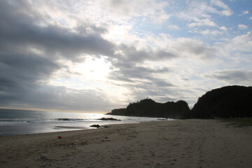 Fototapeta premium 파란하늘과 흰구름 그리고 바닷가 풍경 