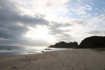 파란하늘과 흰구름 그리고 바닷가 풍경 