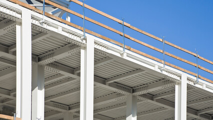 METAL FRAMEWORK WITH SAFETY ANTI-FALL PARAPETS ON CONSTRUCTION S