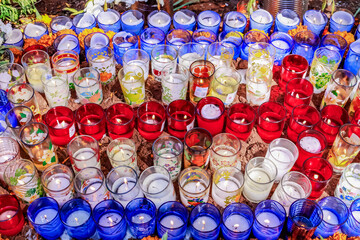 Tumbas decoradas durante el Día de Muertos en el pueblo de Tzintzuntzan, Michoacán, México