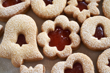 Traditonal Linzer Christmas cookies filled with marmalade and dusted with sugar, closeup