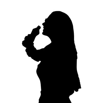 Mujer bebiendo
