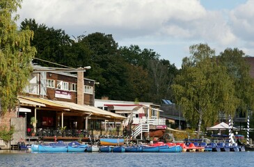 Bootsverleih mit Anlegestelle am Alsterkanal