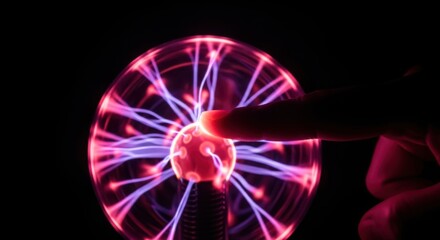Obraz premium Vibrant Plasma Globe with Electric Arcs in Dark Background