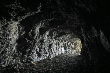 洞窟の先にある光 © TeTsumi