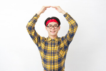 アキバ系の男性　丸印のジェスチャー　白背景