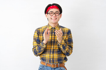 アキバ系の男性　拍手　白背景