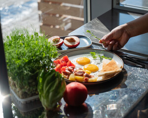 Chef serves fried eggs in a cafe. 