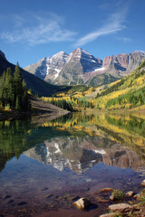 Fototapeta premium Picturesque mountain lake with clear water and mountain reflection