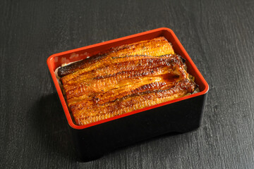 うなぎ　Eel and rice in a lacquered box