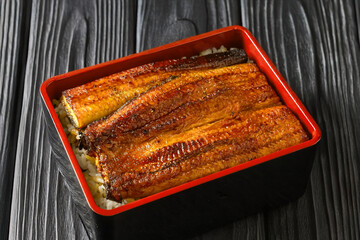 うなぎ　Eel and rice in a lacquered box