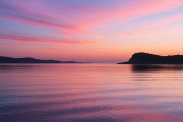Naklejka premium Expansive sunset panorama with glowing clouds over calm water and distant shore