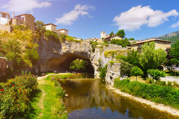 Fototapeta premium Puentedey natural arch village over nela river