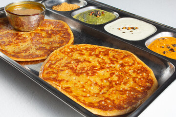A closeup view of a adai dosa combo.