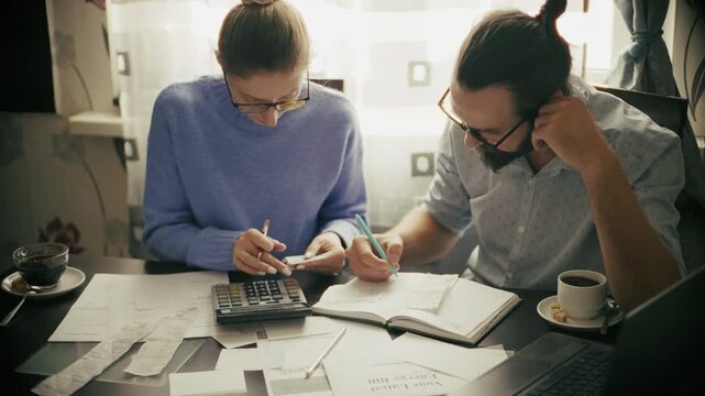 Tips for saving on energy: audit, compare tariffs, and consider taxes	