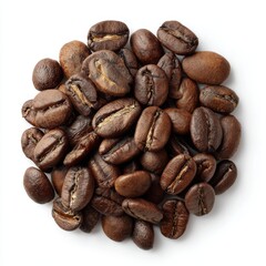 Obraz premium A top-down view showcases a pile of roasted coffee beans, each with a rich brown color, hinting at the flavor within