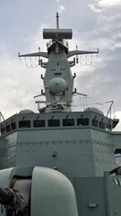 Fragata um navio de guerra na marinha da nato estratégico para a defesa do norte atlantico.