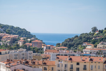 Obraz premium Vue urbaine sur la mer Méditerranée depuis les hauteurs de la ville
