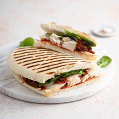 Grilled chicken sandwich with tomatoes and spinach
