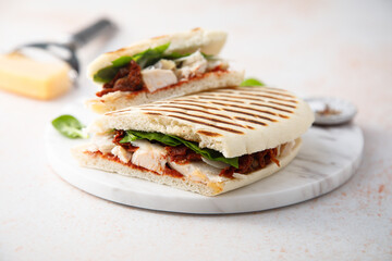 Grilled chicken sandwich with tomatoes and spinach