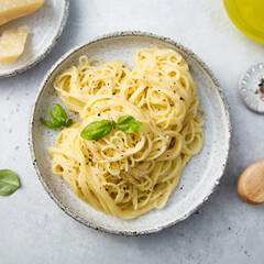 Traditional pasta cacio e pepe
