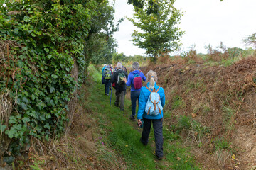 Randonneurs dans le Trégor en Bretagne