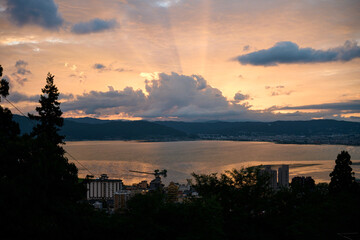 諏訪湖の夕景