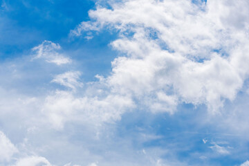 秋の空　昼の青空と雲05