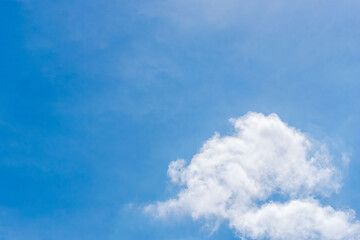 秋の空　昼の青空と雲09