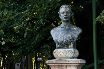 Obraz premium statue of Mihai Eminescu Târgu Jiu 