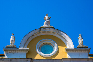 statue of the virgin mary