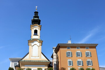 Obraz premium St.-Michaels-Kirche in der Altstadt von Salzburg
