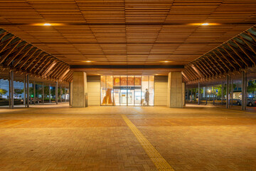 Fototapeta premium 日豊本線 夜の日向市駅