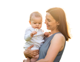 Maman jouant avec son enfant sur un tapis coloré à la maison