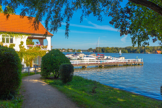 Herbstbeginn am Zeuthener See / Berliner Umland Brandenburg, Erste Tage im Oktober Herbstzeit Herbstbeginn im Berliner Umland und Brandenburg Naherholungsgebiet f&uuml;r Berliner Ausfl&uuml;gler