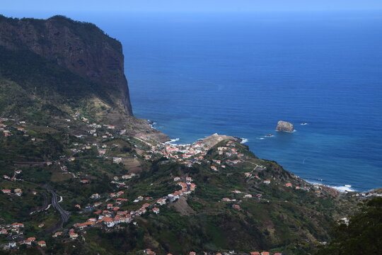 Vila do Porto da Cruz, no conselho de Machico, na Ilha da Madeira em Portugal