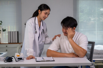 Obraz premium Doctor comforting male patient experiencing headache and concern