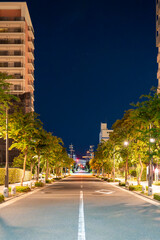 人影のない深夜のストリート：街灯の暖かさ
