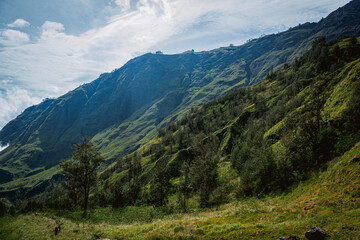 Obraz premium Hiking adventure in majestic mountains nature photography scenic landscape bright daylight wide angle outdoor exploration