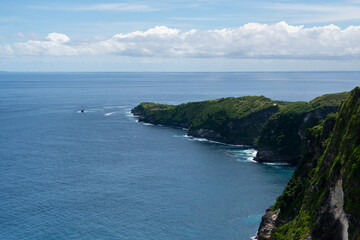 Obraz premium Explore coastal cliffs and serene waters ocean view landscape photography tropical environment panoramic perspective