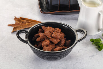 Dry sweet chocolate ceral flakes