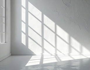 Obraz premium Modelo de quarto branco, com paredes pouco perfeitas, sombra da janela projetada na parede. Quarto vazio. 
