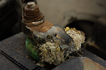 Car battery terminal with high sulfate content