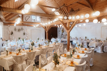 Location für Hochzeitsfeier	in einer alten Scheune