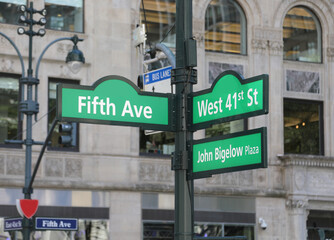 Fototapeta premium streets of new york city at the intersection of fifth ave and west 41st street and john bigelow plaza