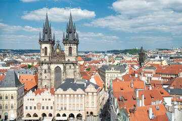 Obraz premium The church of our Lady Before Tyn dominating the old town square in prague