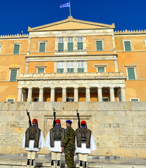 Wachwechsel am griechischen Parlament in Athen (Griechenland)